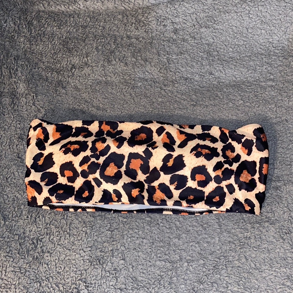 Leopard strapless swimsuit top